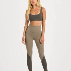 Vuori Oregano Sports Bra and Leggings Set XS